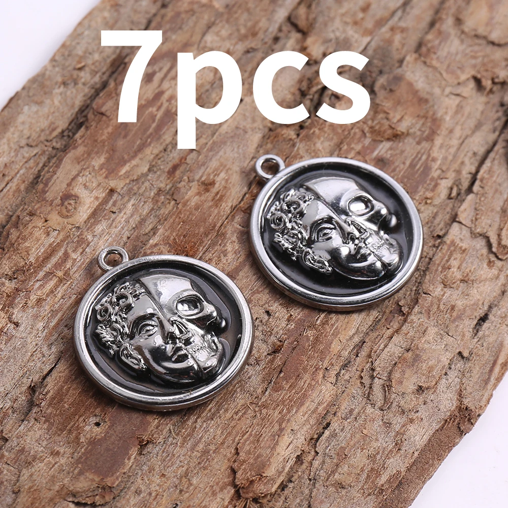 7-Piece Set of Niche Handmade Accessories, Black Background Patchwork Portrait Skull Round Pendant Charms, Suitable for DIY Bracelets, Necklaces, Earrings, and Pendants, Basic Materials for Niche DIY Jewelry