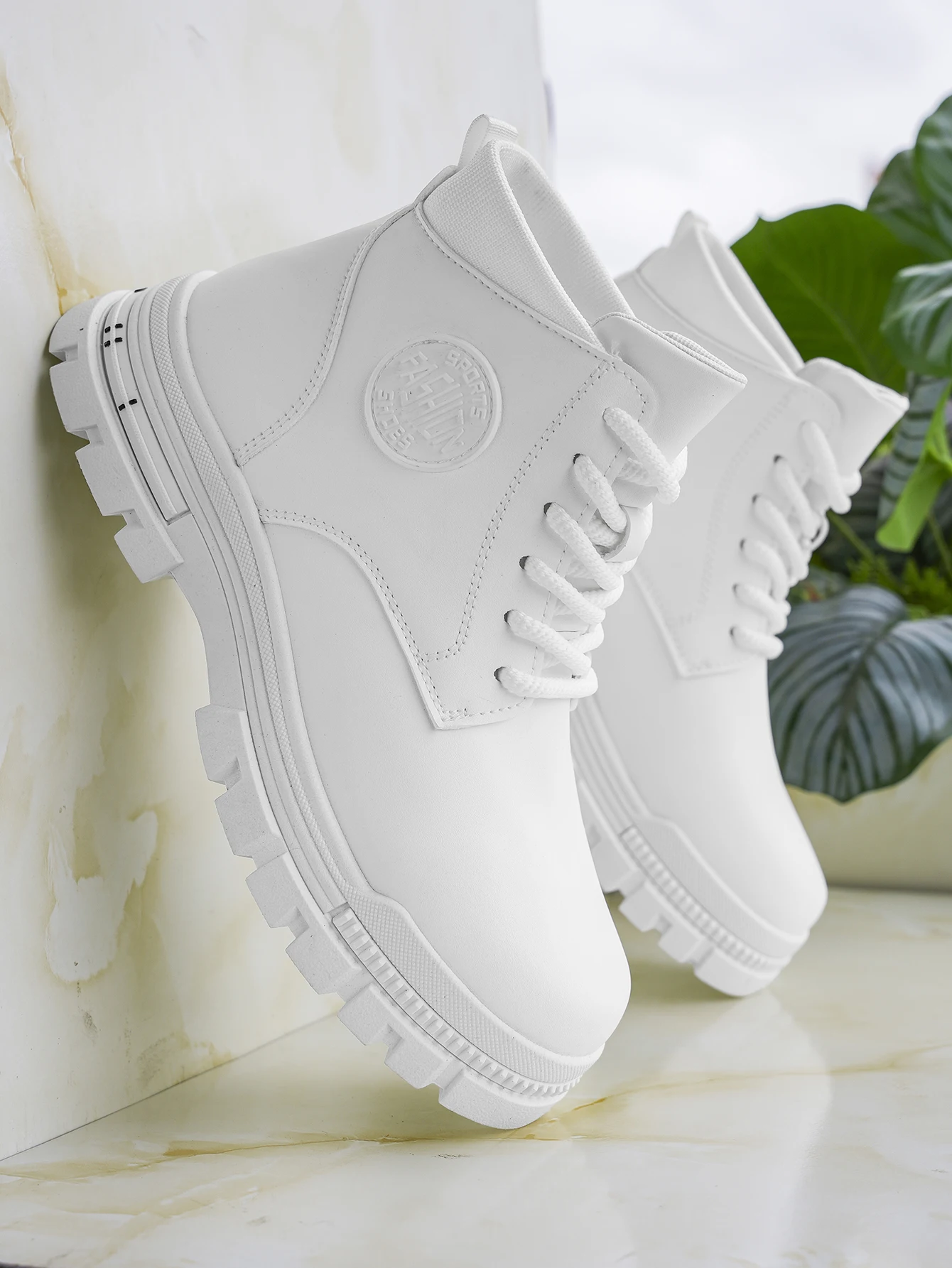 2025 حذاء رجالي أنيق مناسب لجميع المواسم للاستخدام الخارجي عالي الجودة