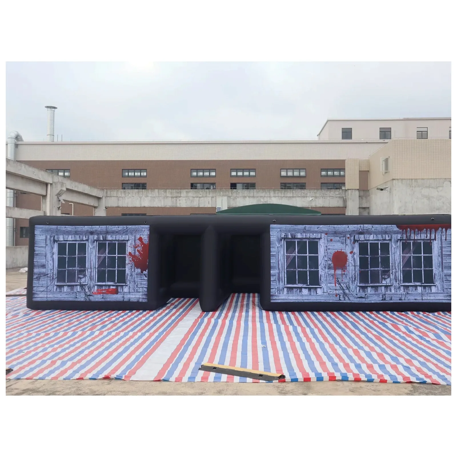 Custom Gray Blood Window Inflatable Maze with Blower 9X9m 30X30ft Event Rental Commercial Challenge Kids and Adults Fun Outdoor
