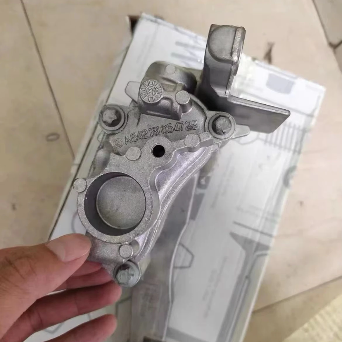 

A6421801600 A6421802101 6421801600 6421802101 Oil Pump for GL320 GL350 R350 ML300 ML350 G350 OM642