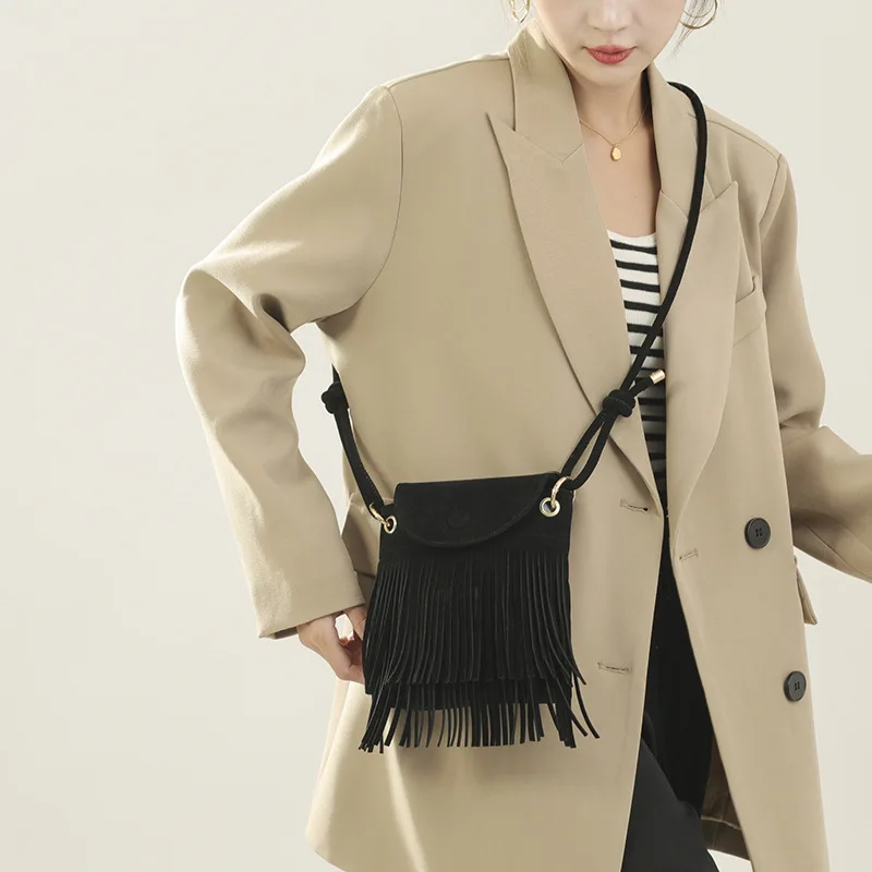 Trendige Leder-Umhängetasche mit Quaste, einfarbig, für Damen, Messenger-Tasche mit Fransen-Design und verstellbarem Riemen, Alltags-Umhängetasche – Detail 10
