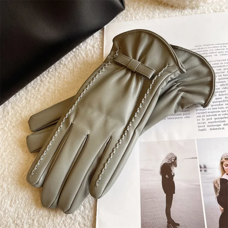 Gloves for Women in Winter, Thickened Velvet, Cute Imitation Sheepskin Driving Short Style, Touch Screen Anti Slip Riding