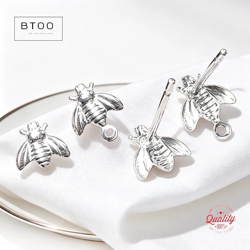 

Boho Women 925 Sterling Silver Bee Stud Earrings Fashionable Silver Jewelry Simple Design Ear Cuff for Casual Wear