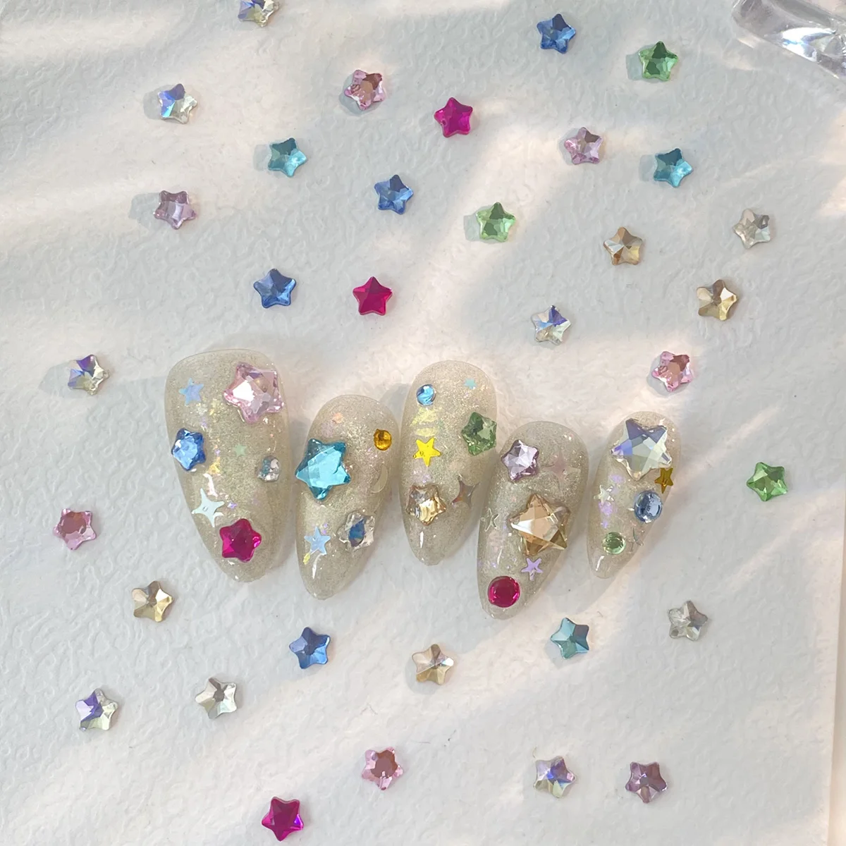 50 Piezas de Adornos de Uñas con Forma de Estrella de 4 mm en Colores Variados, Estilo Coreano, Adornos de Uñas 3D con Estrellas Coloridas de 6 mm