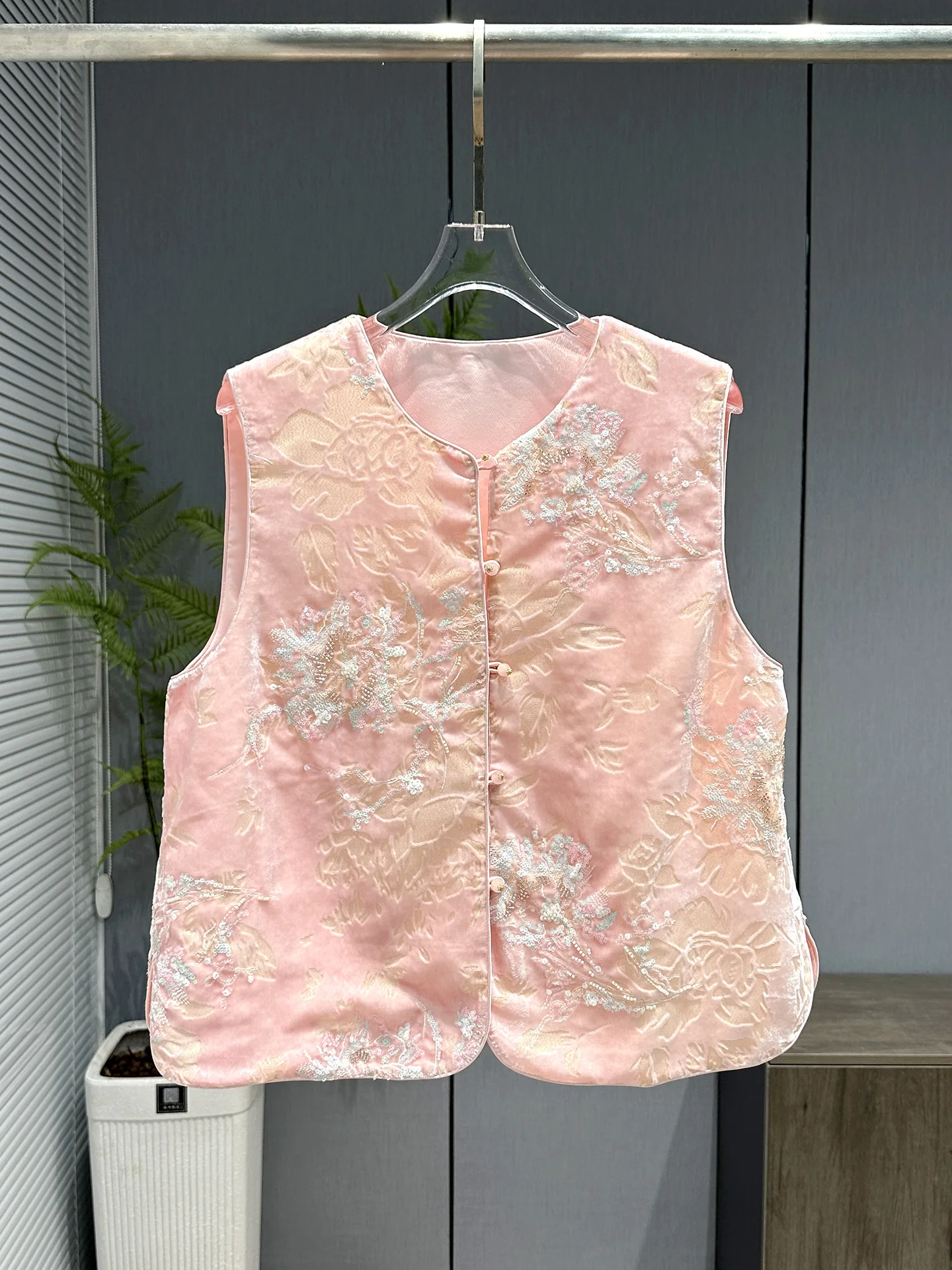 

Новинка 2025, шелковый бархатный круглый женский жилет Ne Svel с тяжелой вышивкой, топ Quali, китайская модная одежда Materni