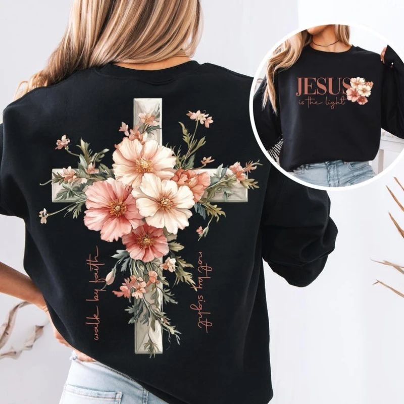 เสื้อสเวตเชิ้ตฤดูหนาวลายดอกไม้ ข้อความจากพระคัมภีร์ ของขวัญสำหรับชาวคริสต์  พระเยซูคือแสงสว่าง เดินตามศรัทธา ไม่ด้วยตาเห็น  เสื้อสเวตเชิ้ตสวยงาม
