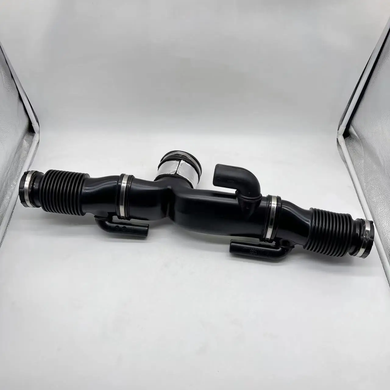 C2D17107  C2Z17820 C2D19760 Engine Air Intake Hose Coolant Tube Pipe accessories For JAGUAR XJ 2010- XF 2009-2015 3.0L - view 6