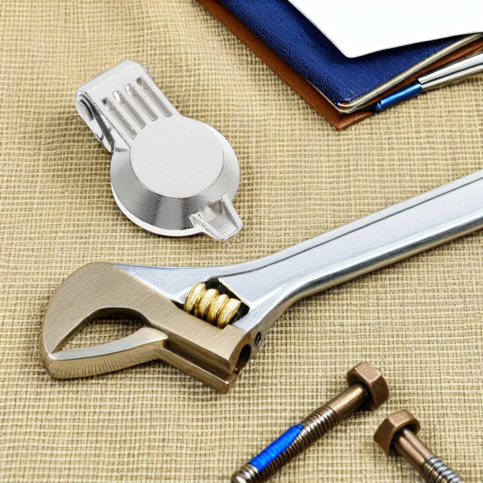 

4Pcs Waterproof Cover Small Round Lock Zinc Alloy Chrome Plated Dustproof Design for Industrial Production Construction Sites