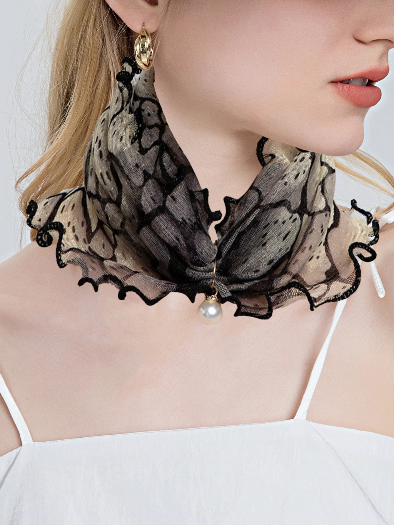 Bufanda con anillo con volantes de seda dorada para mujer, colgante de perla falsa, cuello de gasa a la moda, pañuelo fino Anti-UV para el pelo, diadema