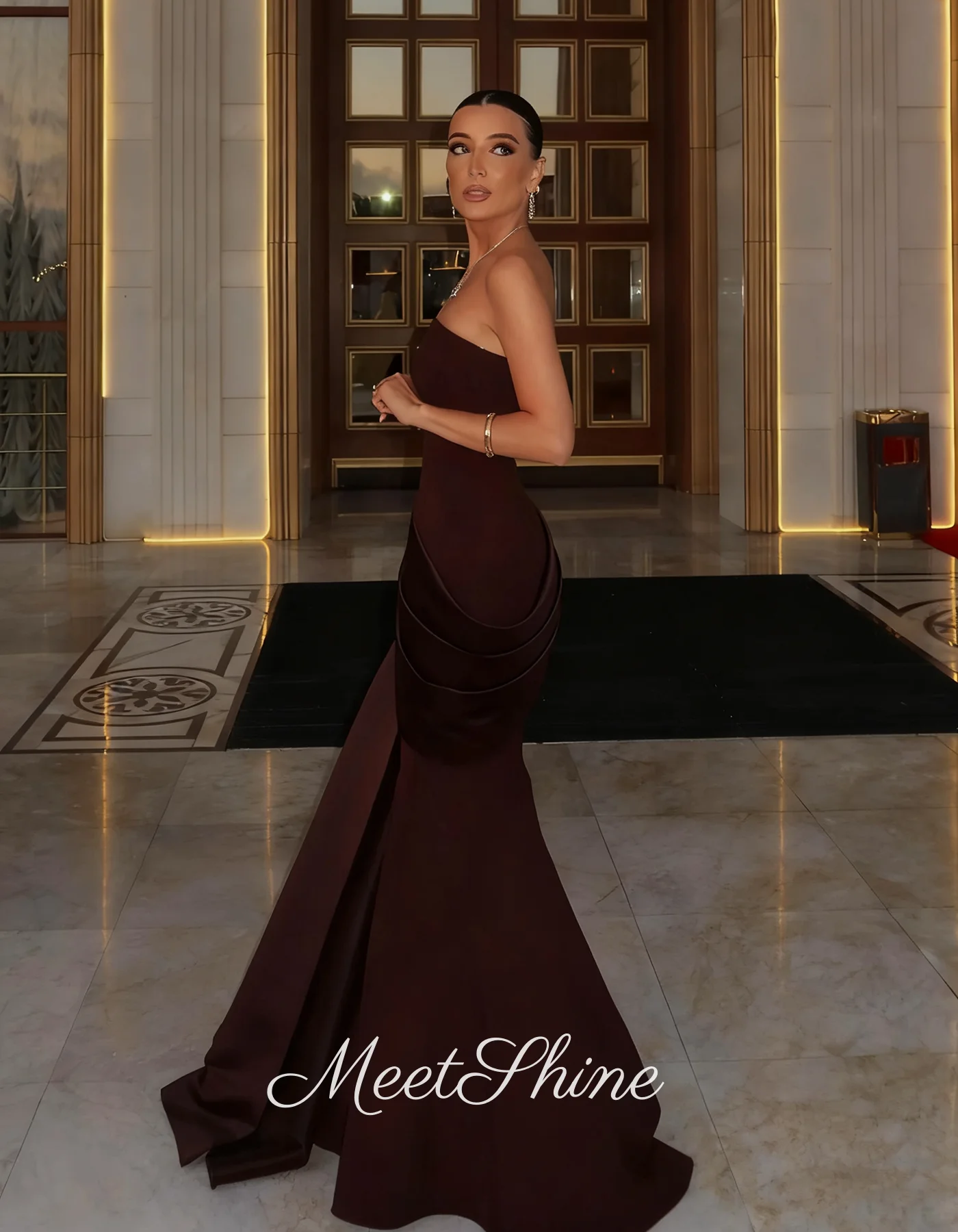 فساتين حفلة موسيقية عصرية بدون حمالات حورية البحر مطوي من الساتان دبي سويب تراين بدون أكمام للحفلات الرسمية فساتين سهرة مخصصة