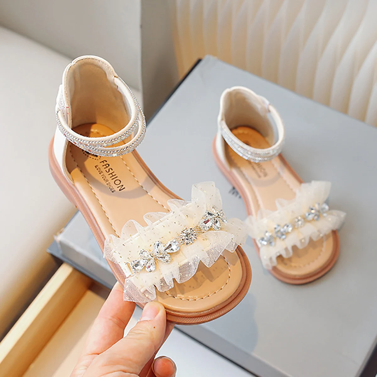 Girls Sandals 2024 Summer New Fashion Soft Bottom Cute Princess Little Girl Flat Rhinestone Sandals