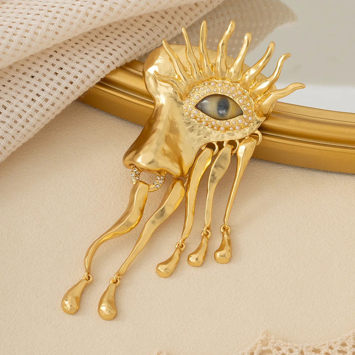 

New exquisite fashion Devil's Eye brooch