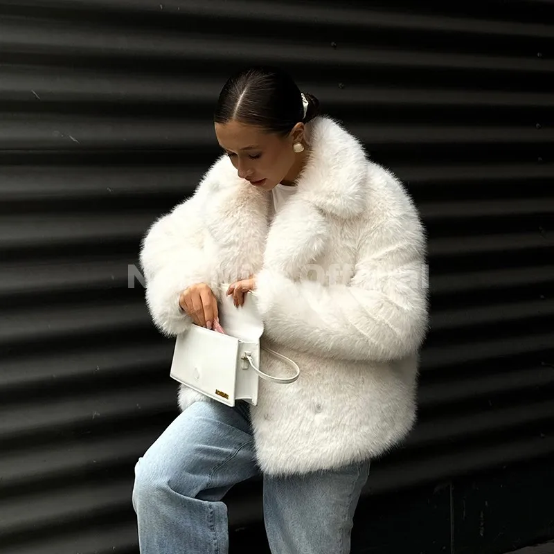 Neo النعناع شيك الشارع الساخن الفتيات 2025 الشتاء النقي الأبيض فو الفراء سترة المرأة غامض التلبيب طوق الثعلب معطف الفرو سميكة الدافئة ملابس خارجية