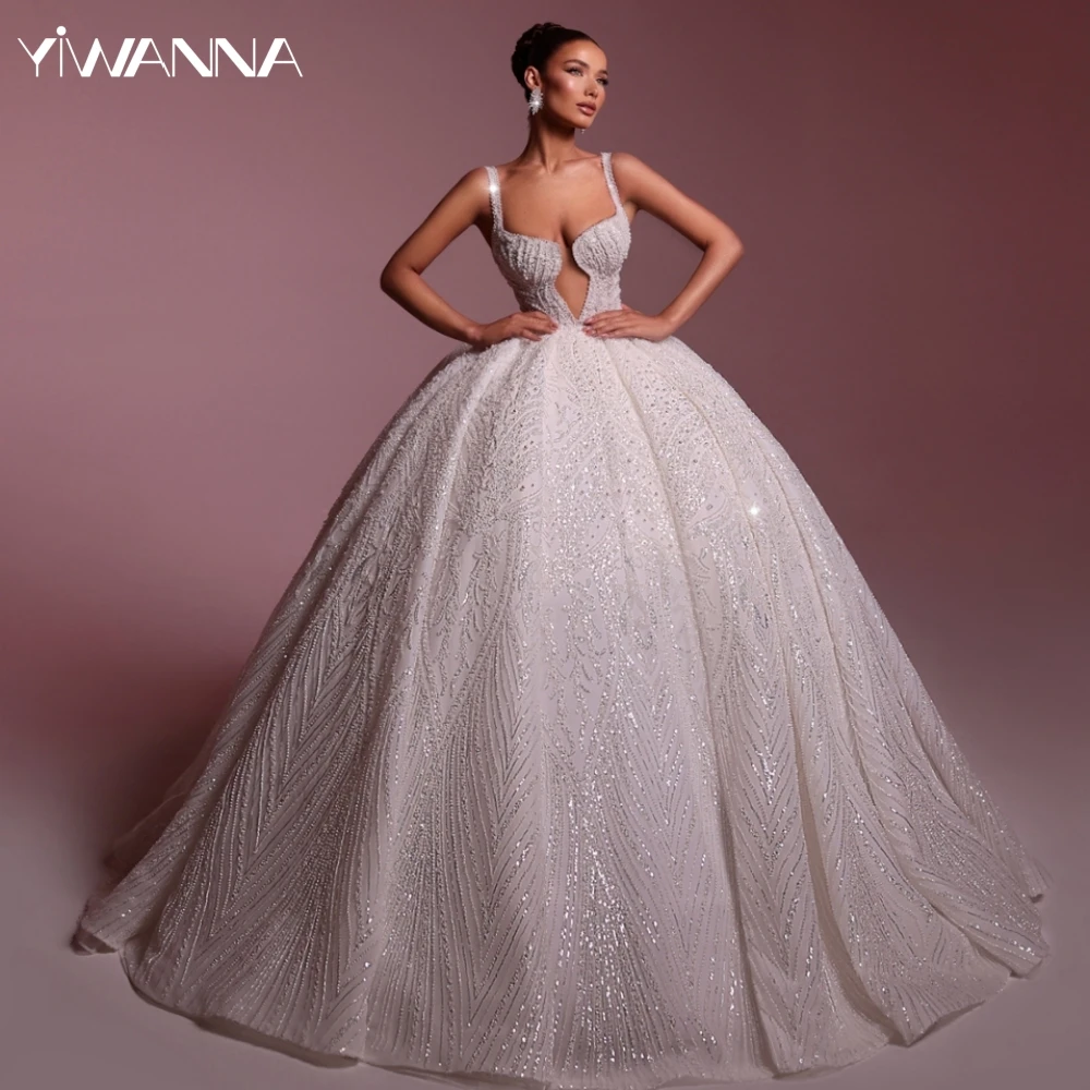 Splendido abito da ballo con perle di perline Abito da sposa con spalline Abito da sposa Nuovi abiti stringati glitter personalizzati per la sposa