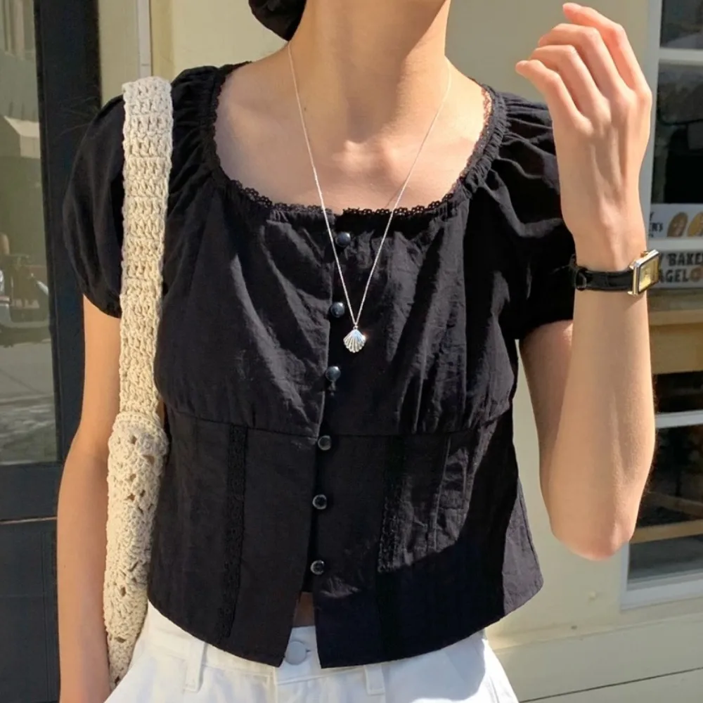   Schickes Damen-Top mit quadratischem Kragen und Spitzenbesatz, Single-Button Bubble Sve Ort, Pendler-Sle, reine Farbe, Sommer 2025,