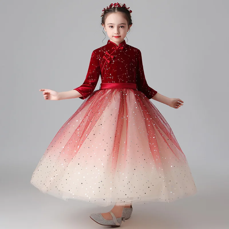 فستان سهرة للفتيات المضيف باللون العنابي الأميرة زهرة فتاة منتفخة من التول يظهر أداء البيانو