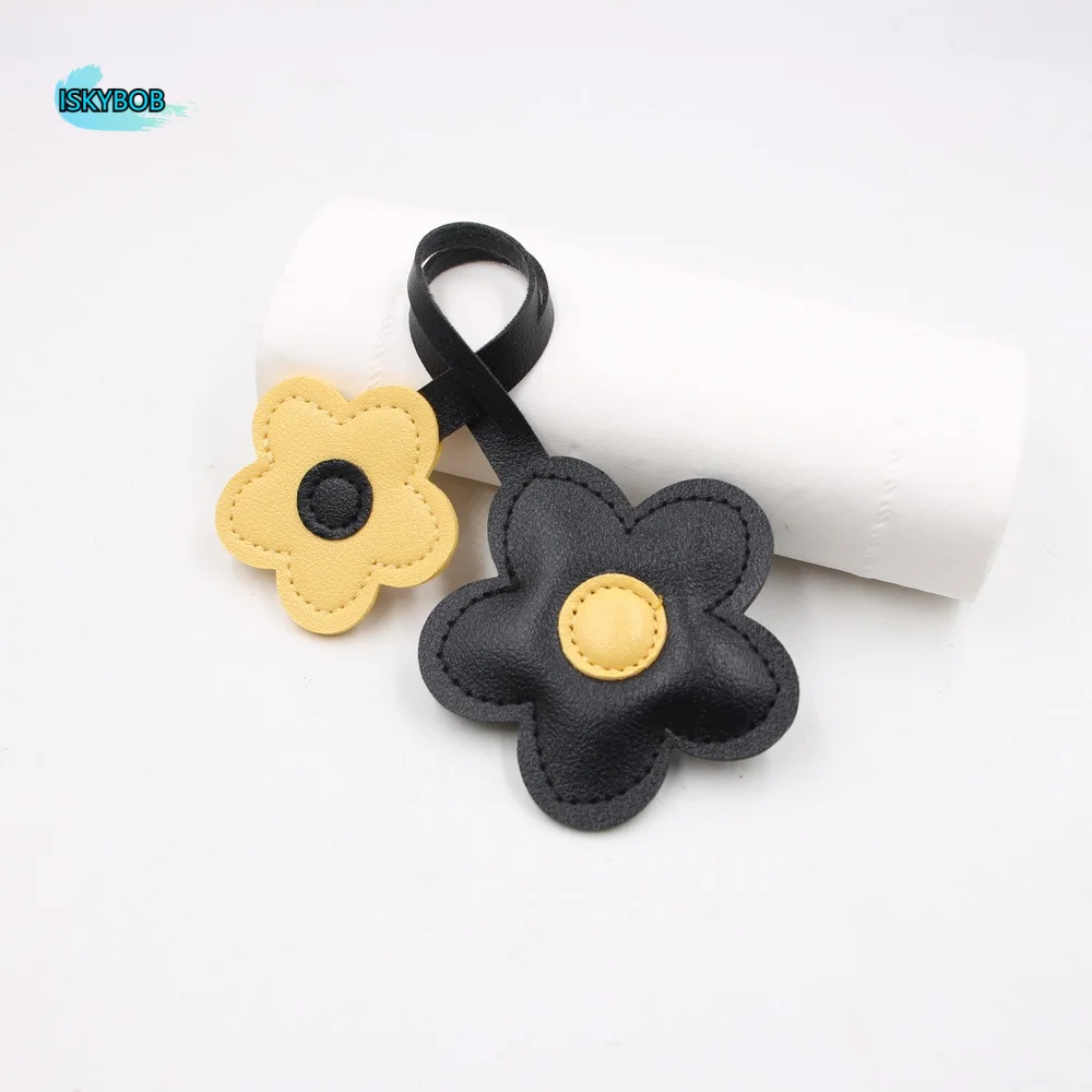 

PU Leather Sunflower Bag Pendant Contrasting Cartoon Five Petal Flower Keychain Car Keyring Fashion Bag Pendant Car Accessory