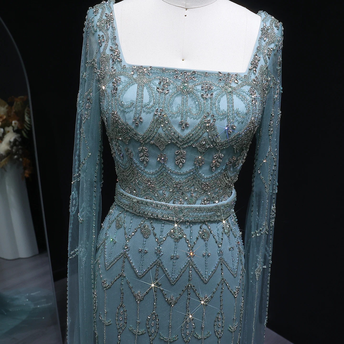 Sharon Said Luxuriöses Kristallrosa Quadratisches Abendkleid mit Cape-Ärmeln, Türkis, Arabische Damen Hochzeitsfeierkleider SS089, Anpassbar – Detail 7