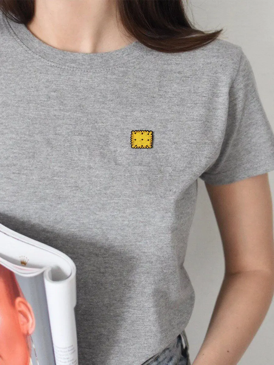 Broche creativo de diseño exclusivo con forma de galleta de soda, accesorio de pin para ropa, insignia bordada a mano de seda india