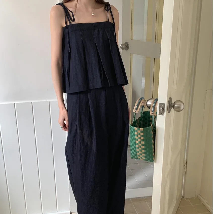 

Laid-ba Ele нежный плиссированный жилет на бретелях + длинные прямые широкие брюки, повседневный комплект из двух предметов, женский летний модный комплект