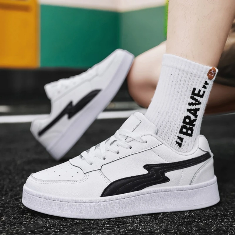 

Spring and Autumn Low-top Round-toe Shallow-mouthed Lace-up Large-sized Men's Color-blocked Soft-soled Vulcanized Board Shoes