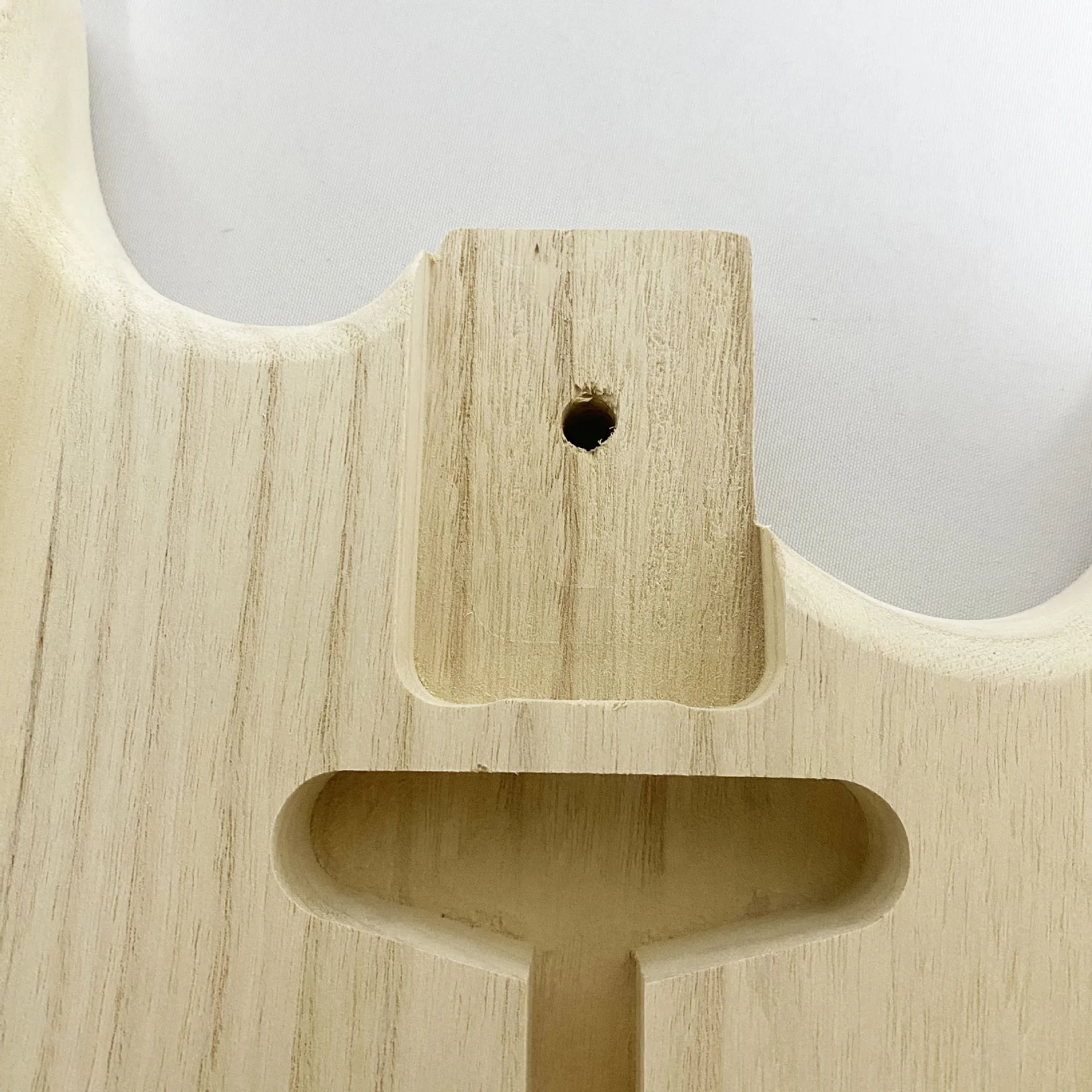 

DIY SSS Electric Guitar Body Kit Paulownia Wood Unfinished Wooden Guitar Body Custom Painting / Spray Finishing For ST Guitar