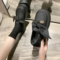 Piccole scarpe in pelle da donna nuova moda semplice fiocco tutto-fiammifero fondo spesso mocassini rialzanti scarpe da donna