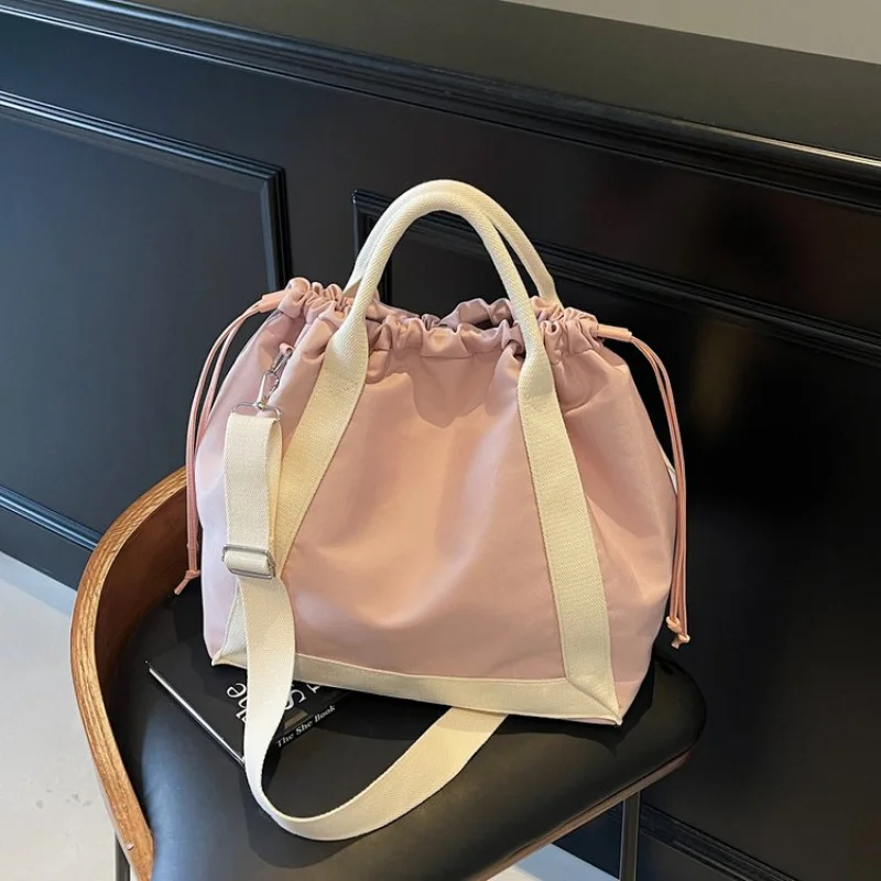 

Известная дизайнерская кожаная женская сумка-тоут Модная элегантная сумка через плечо с стильными деталями Винтажная повседневная сумка на каждый день ​