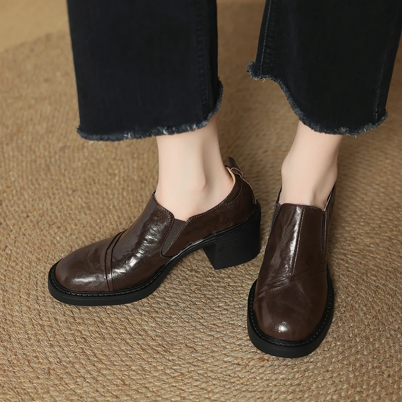 Sepatu wanita kulit asli musim semi baru 2025 sepatu desain Brogue sepatu pantofel hak tinggi wanita