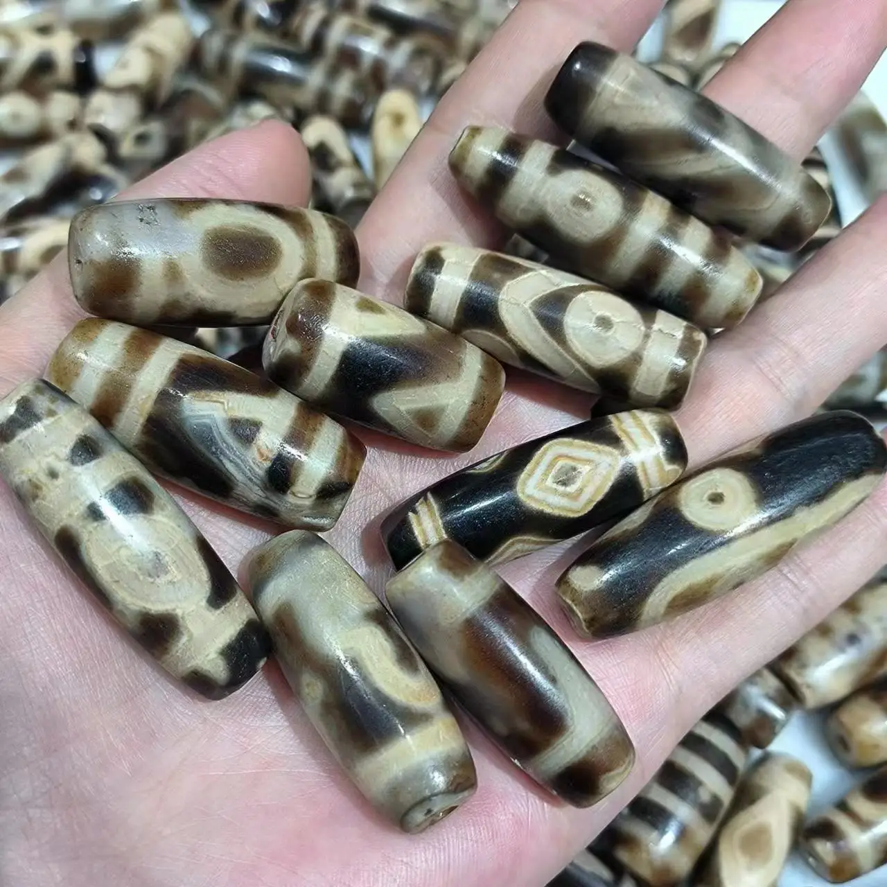 50pcs/lot Natural multi-pattern old agate dzi wholesale Tooth yellow ancient bead Weathering lines Accessories jewelry Rare diy