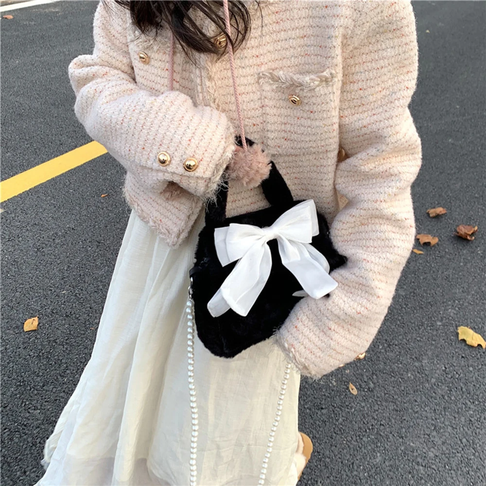 لطيف القوس حقيبة يد نسائية 2025 شتاء جديد الحلو حقيبة قطيفة صغيرة اللؤلؤ سلسلة اليد حقيبة كروسبودي موضة الملمس حقيبة مربعة صغيرة