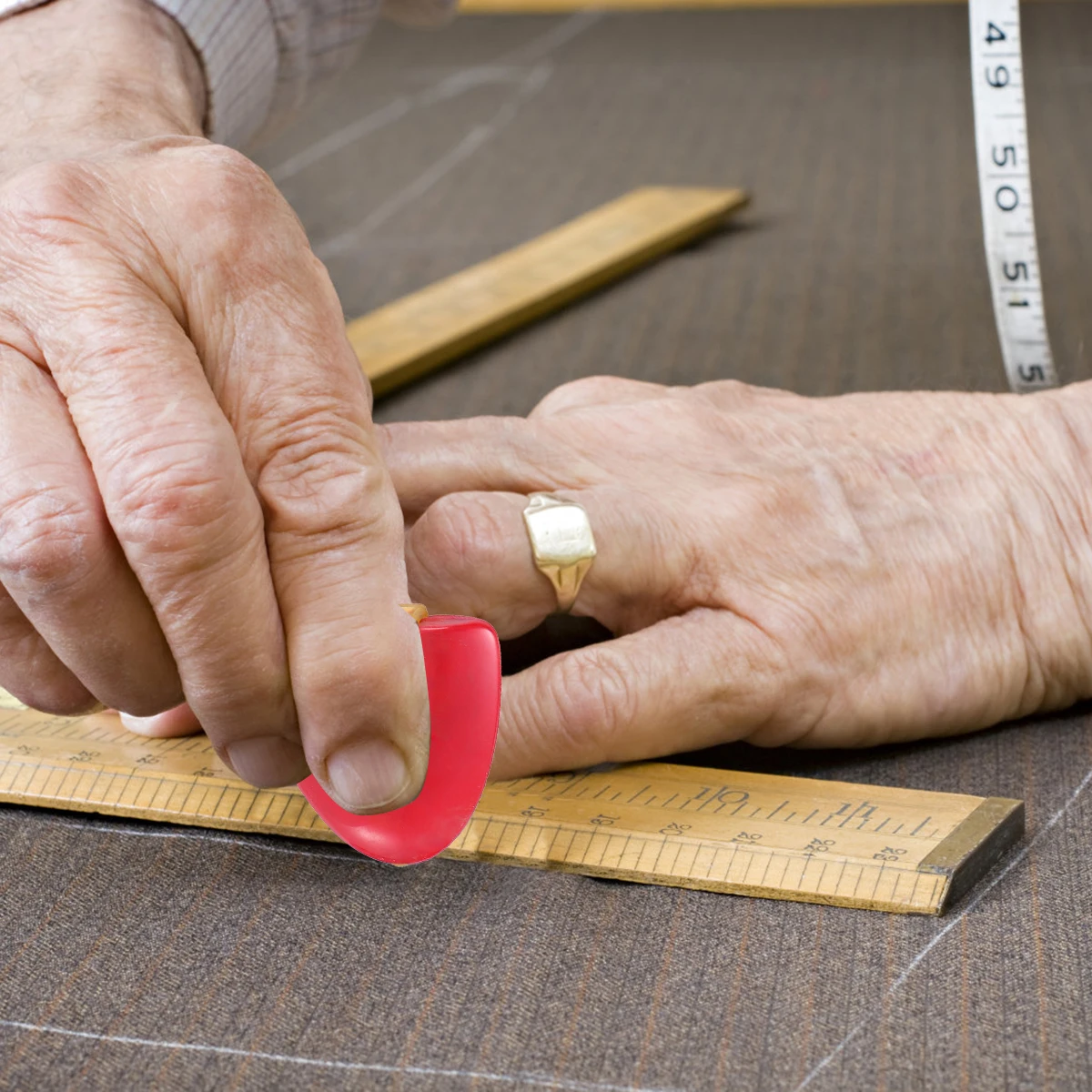 

4Pcs Chalk Wheel Sewing Powder Fabric Marking Tools Kit Tailor Chalk Triangle Water Soluble Professional Home Use Sewing