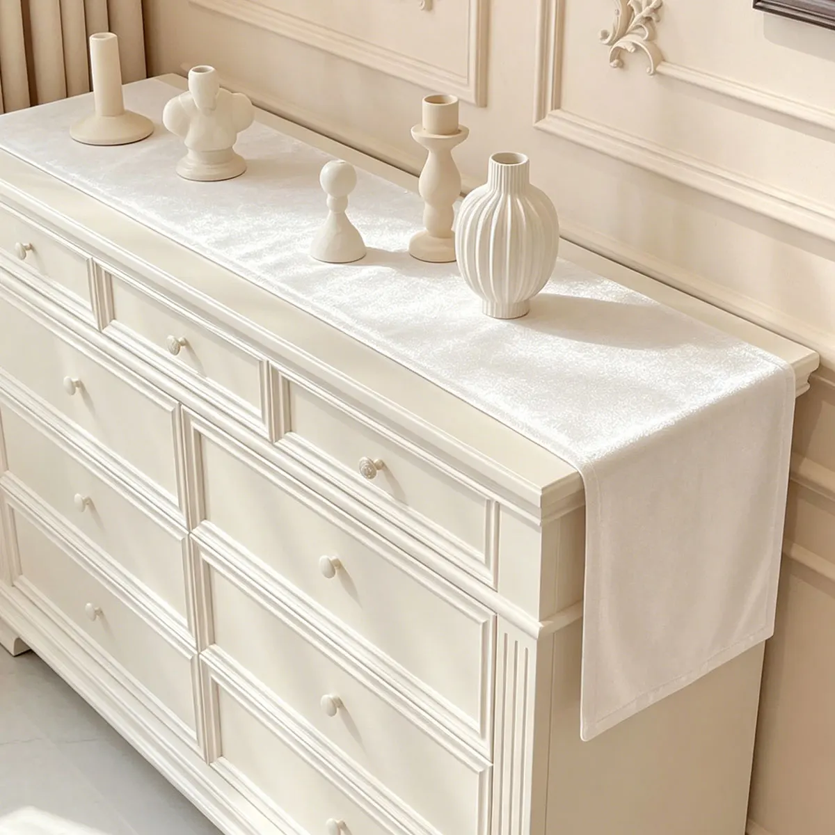 1Pcs Off‑White Satin Table Runner, Minimalist Luxury Ins Style, Smooth Glossy Fabric Table Runner for Dining Cabinet Coffee Tabl