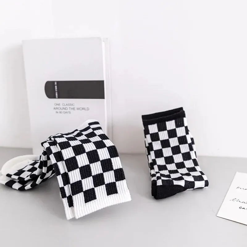 2 Pairs/Set Couple Socks Black White Plaid Patchwork Current Fashion Middle Tube Sock For Daily Sports Suit In All Seasons