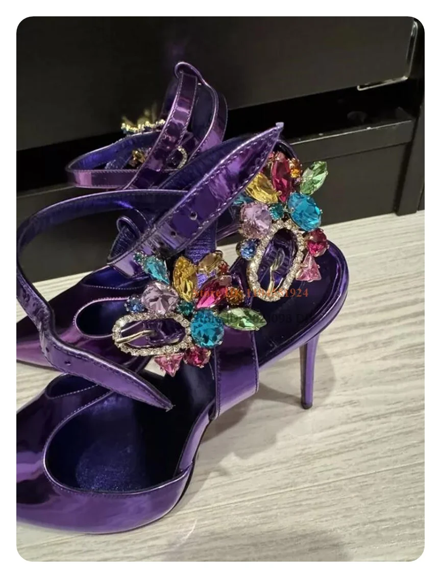 Mehrfarbige Kristall-Strasssteine, lila Lackleder, T-Riemen-Pumps für Damen, spitze Zehen, dünne Schuhe mit hohen Absätzen