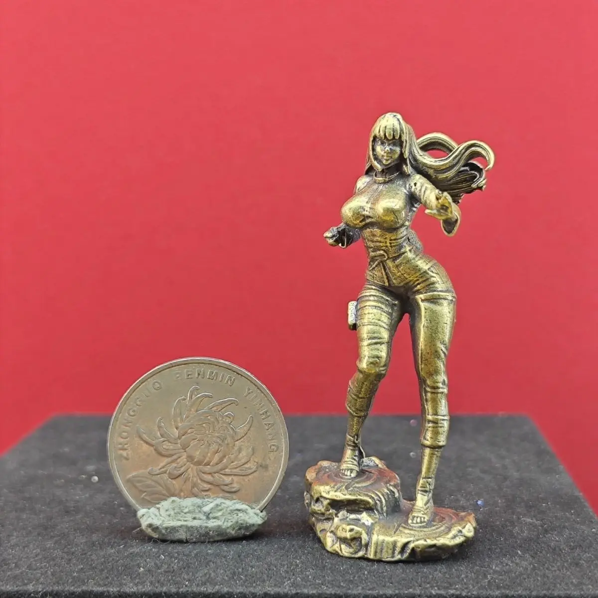 Antique Brass Female Warrior Statue - Dynamic Pose with Detailed Base, Collectible Mini Sculpture for Desktop Display