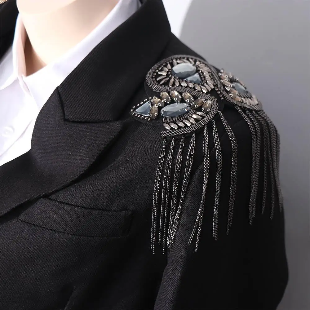 Retro Epaulets Shoulder Board Brooch Punk Fringe Shoulder Mark Badge Breastpin Theatre Armband Girl