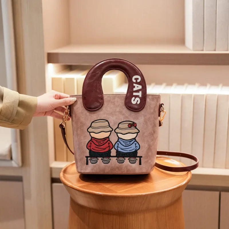 

2025 New Women's Cartoon Bear Bucket Bag , Stylish Versatile, Portable Shoulder/Crossbody Bag for Daily Commute
