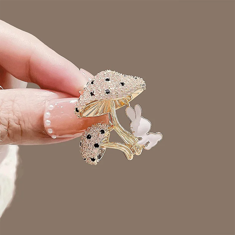 Cute Cartoon Mushroom Bunny Brooch Creative Temperament Animal Pins Versatile Fashion Corsage Clothing Accessories Gifts