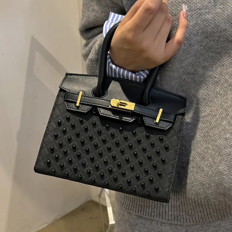 حقيبة نسائية جديدة ذات برشام ثقيل - حقيبة كتف كروس صغيرة عصرية متعددة الاستخدامات لأزياء الشارع