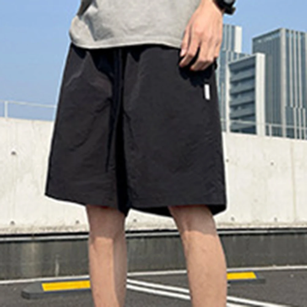 شورت فضفاض مناسب مقاس 2XL شورت رجالي رفيع لجميع المواسم يرتدي ملابس رياضية للشاطئ متوسطة الخصر لأنشطة الشاطئ