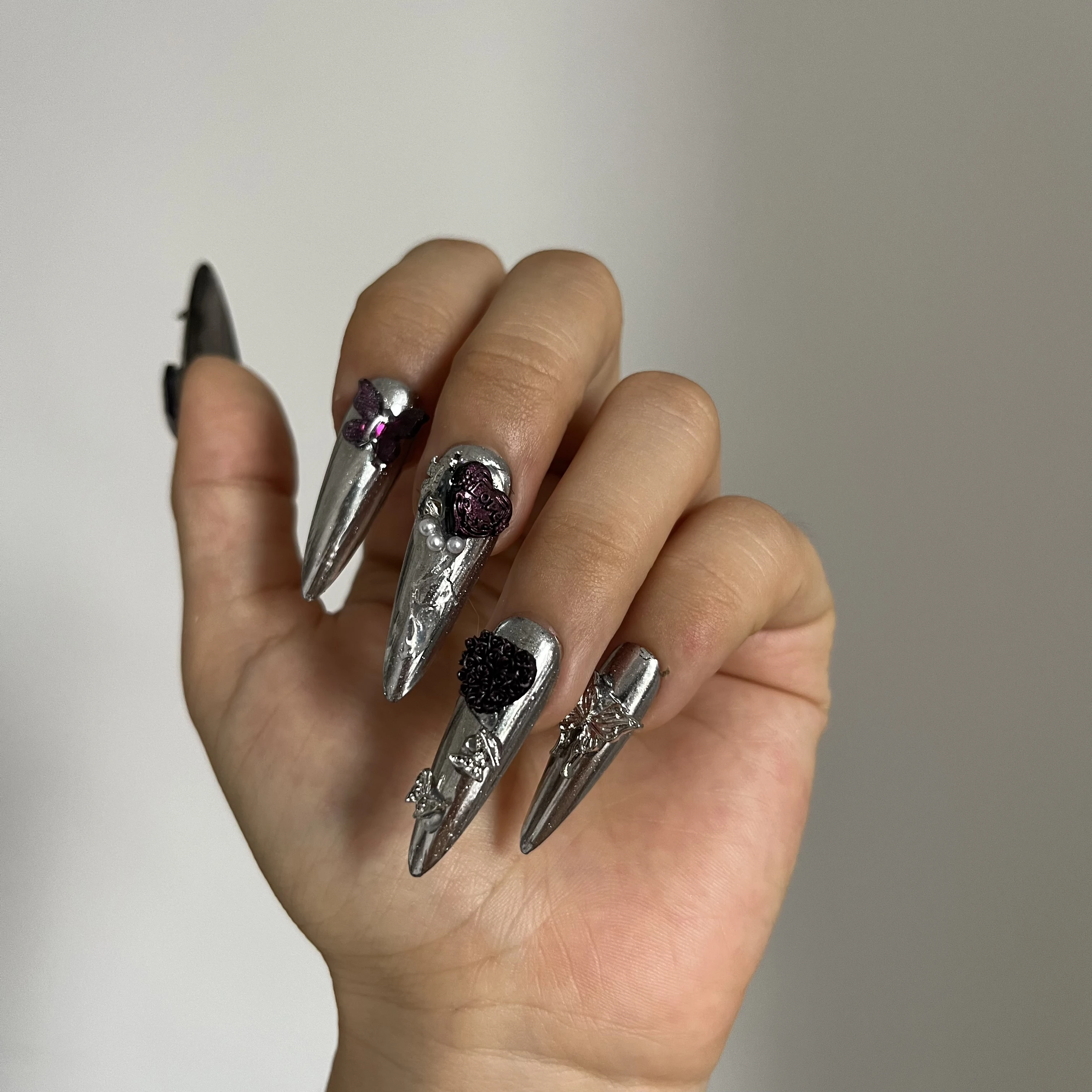 10 Stuks Metalen Zilverachtige Handgemaakte Pers Op Nagels Y 2K Punk Ontwerp 3d Rose Decor Herbruikbare Lijm Valse Nagels Charme Lange Tip Nagels