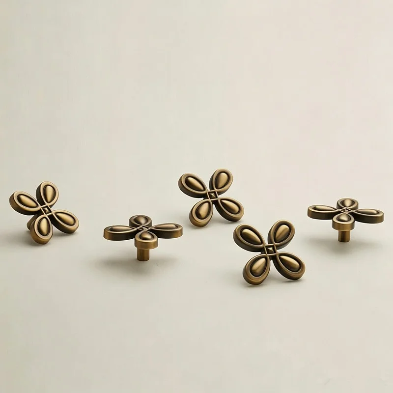 Vintage Brass Clover Cabinet Pull Handle, Antique Bronze 4-Leaf Clover Drawer Knob for Wardrobe Cupboard