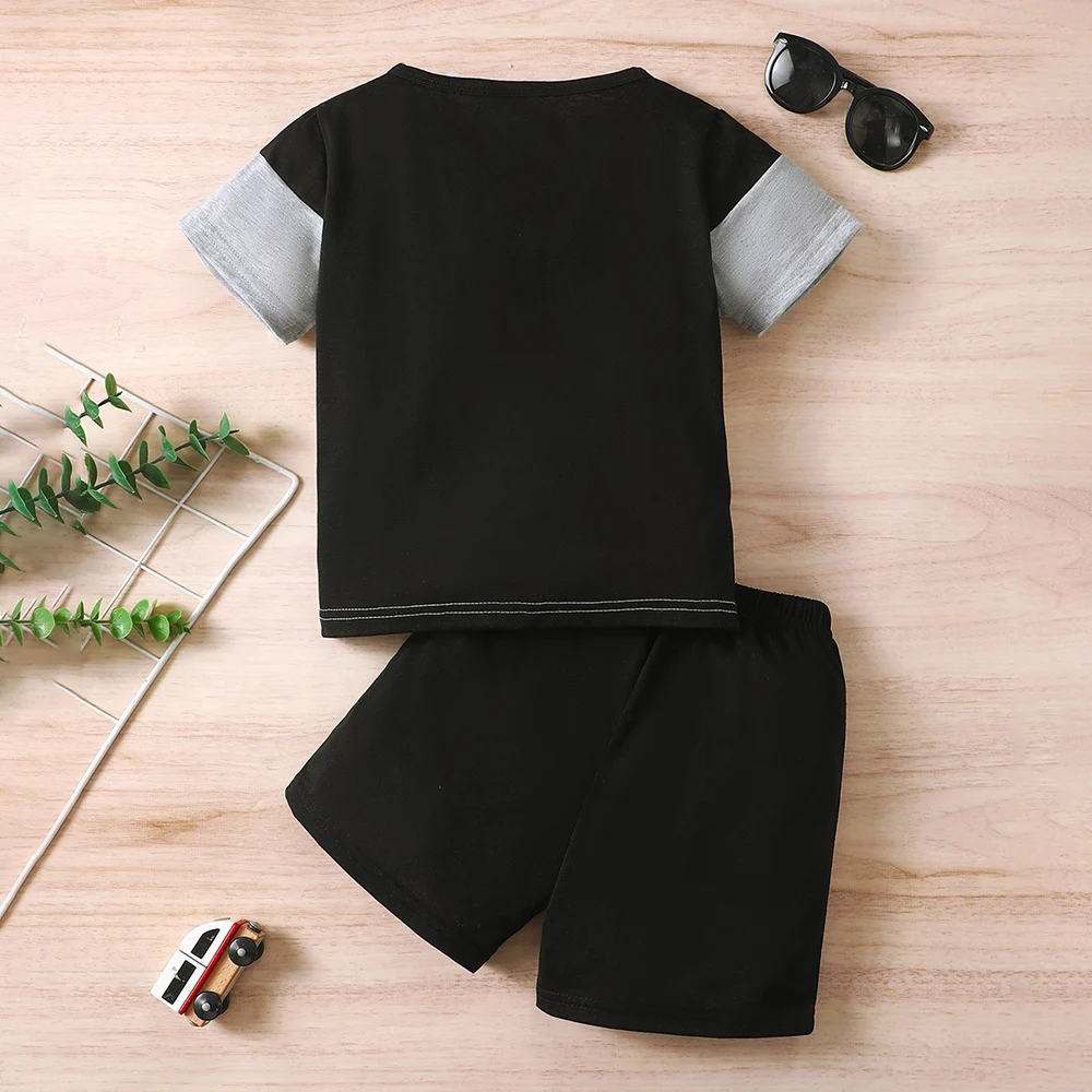 2-Piece Set, Young Boy Summer Trendy Casual Celebrity-Style Boys' Short-Sleeve Round-Neck Top and Shorts Set, Casual and Comfortable Boys' Summer Clothing, Everyday and Outdoor Wear for Boys