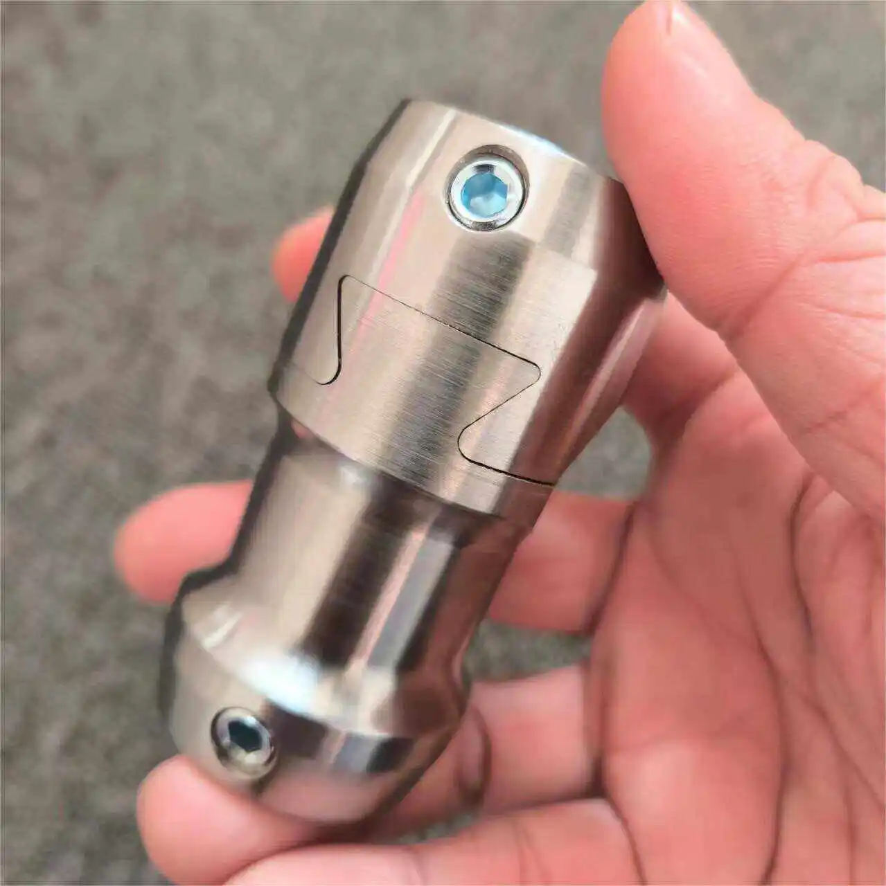Translatable locking joint, link piece, locking square cone joint