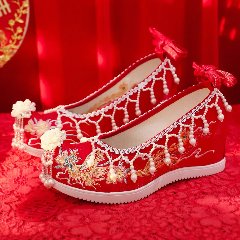 

Новые традиционные китайские свадебные туфли с вышивкой и красными кисточками (обувь для церемонии Сюхэ)