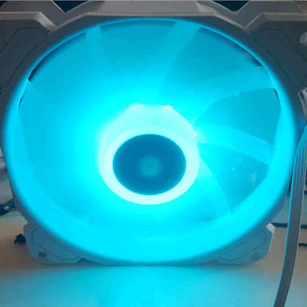 Brand new pirate ship 31-006882 12025 ARGB 5V divine light synchronous illumination low-speed temperature control silent fan