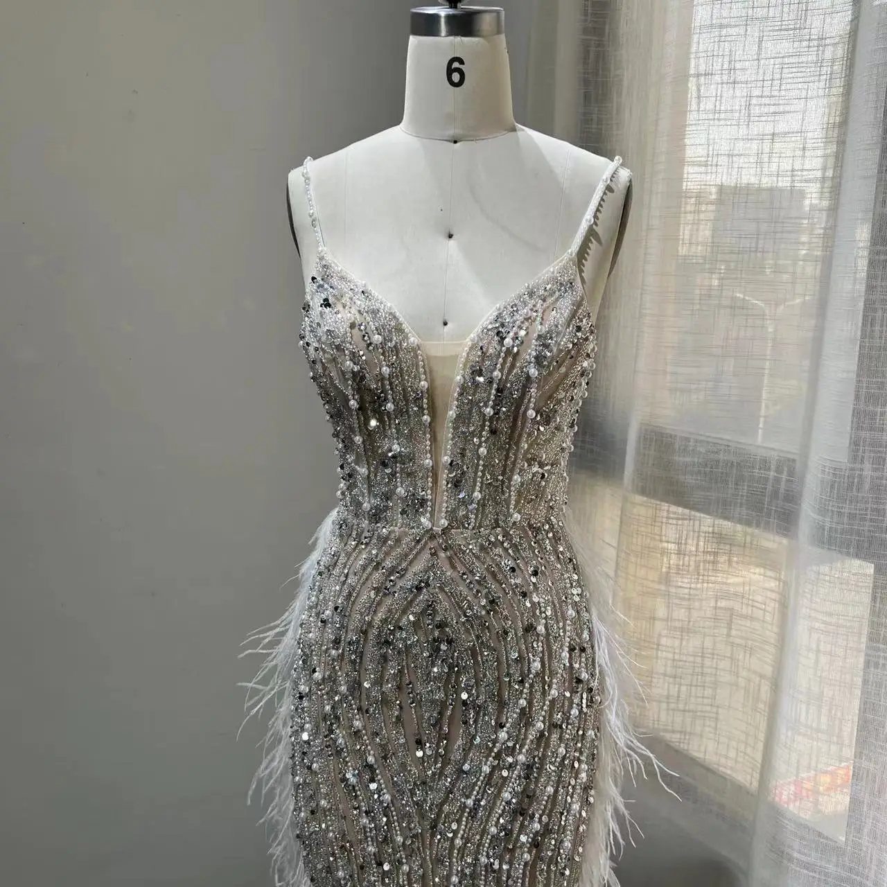 Robe de soirée sirène avec plumes pour femme, perles faites à la main, sexy, longue, fête, tout ce qui est possible, nouveau, 2024