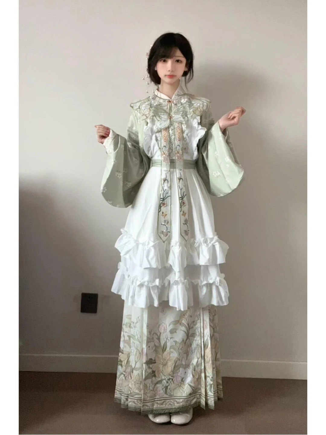 Elegant Green Hanfu Women's Lolita Skirt with Embroidered Cloud Shoulder Ming Dynasty Style Collar And Pipa Sleeve