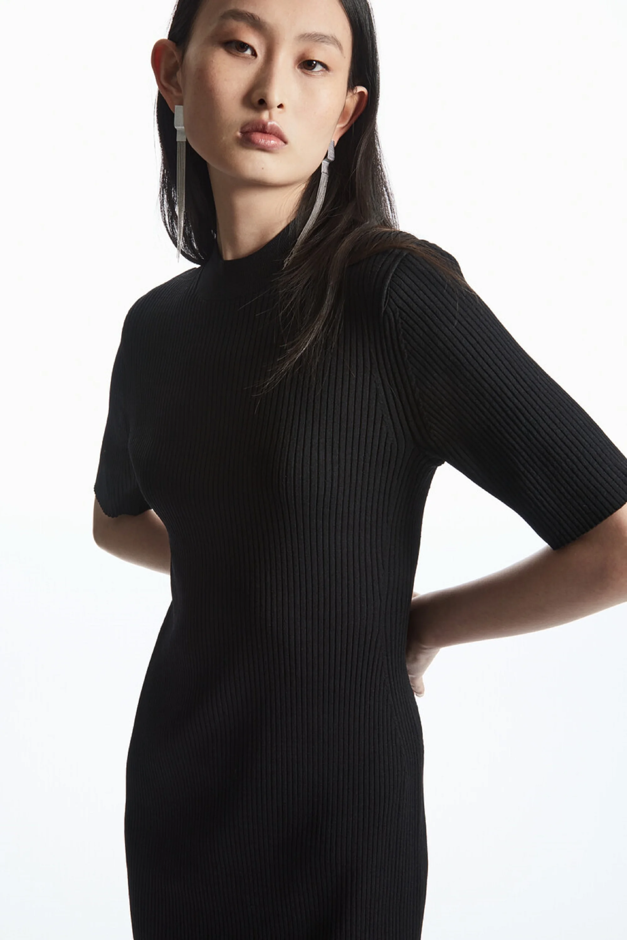 

Ethereal MD 2025 cos spring new style of Ladies' casual and fashionable slim-fitting semi-high-neck ribbed short-sleeved dress